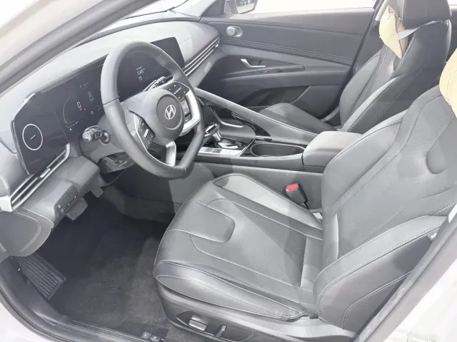 Hyundai Elantra — Фото автомобиля 12