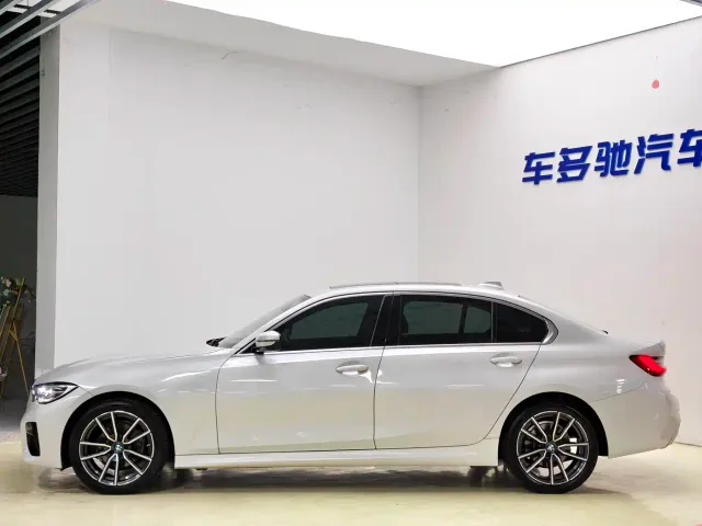 BMW 3 Series — Фото автомобиля 4