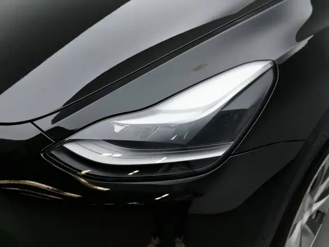 Tesla Model Y — Фото автомобиля 7