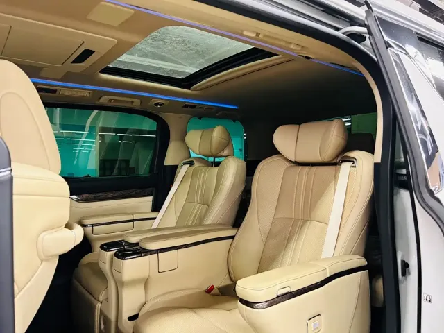 Toyota Alphard — Фото автомобиля 10