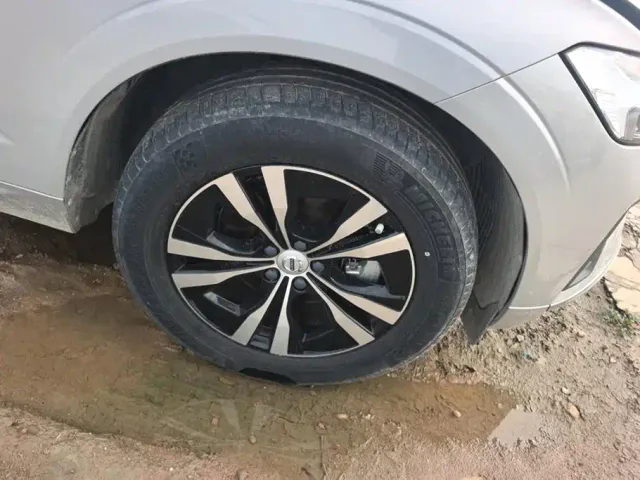 Volvo XC60 — Фото автомобиля 6