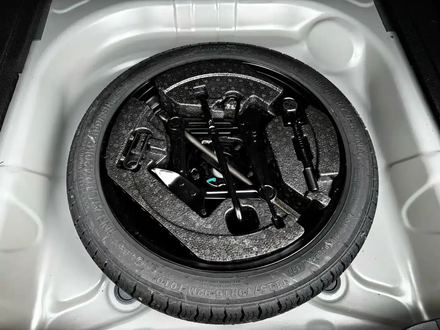 Geely Emgrand 2023 4th Generation Champion Edition 1.5L CVT Premium — Фото автомобиля 28