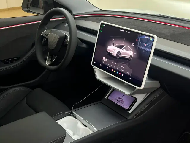 Tesla Model 3 — Фото автомобиля 16