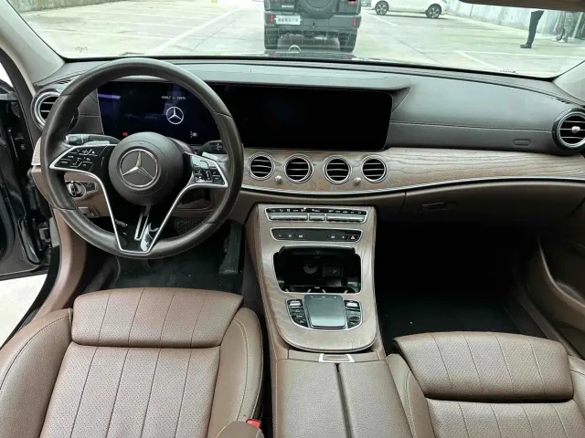 Mercedes-Benz E-Class — Фото автомобиля 6