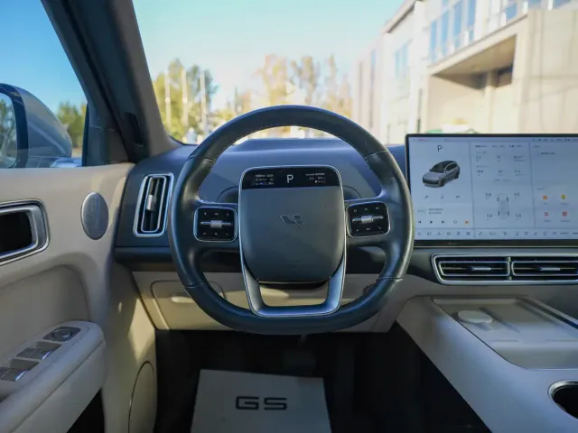 Li Auto L9 — Фото автомобиля 9