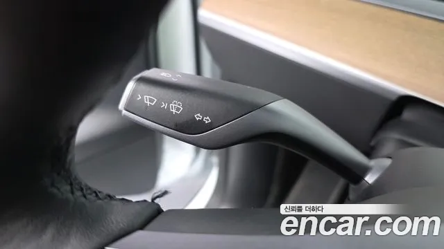 Tesla Model Y — Фото автомобиля 27