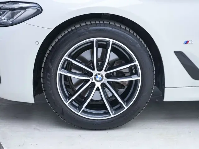 BMW 5 Series — Фото автомобиля 12