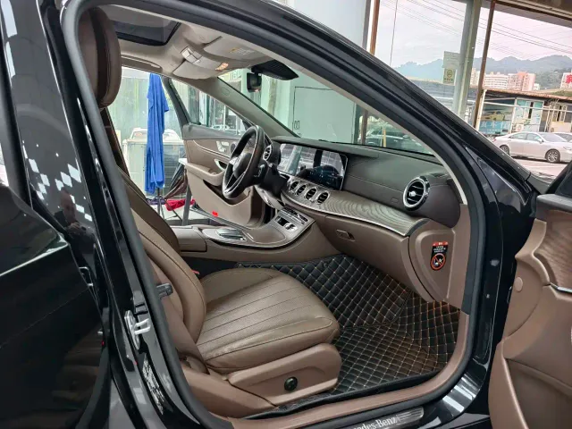 Mercedes-Benz E-Class — Фото автомобиля 12