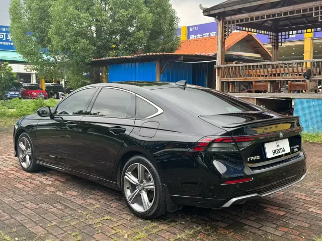 Honda Accord — Фото автомобиля 9