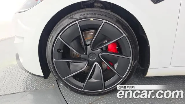 Tesla Model 3 — Фото автомобиля 4