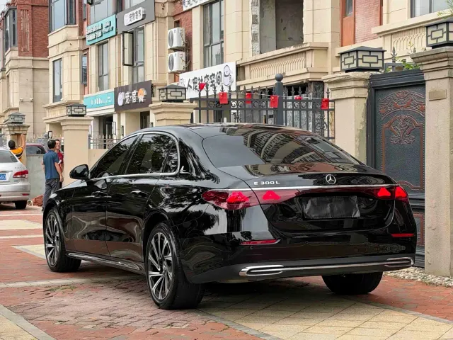 Mercedes-Benz E-Class — Фото автомобиля 9