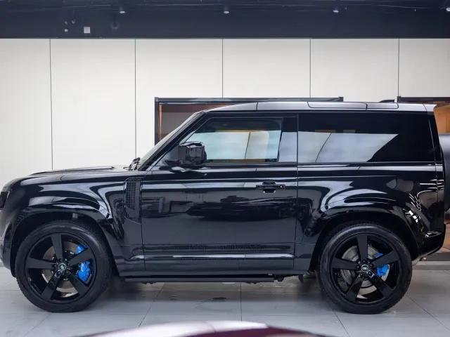 Land Rover Defender — Фото автомобиля 3