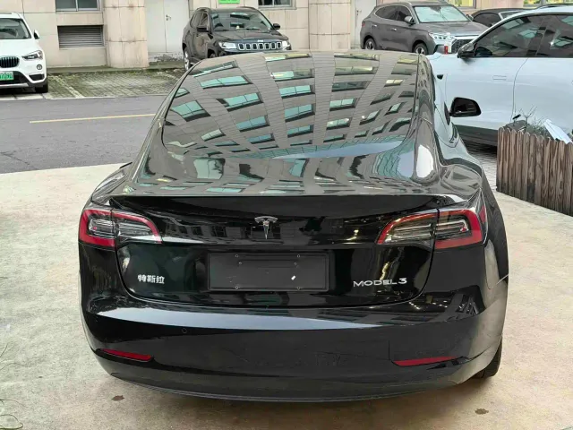 Tesla Model 3 — Фото автомобиля 4