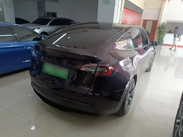 Tesla Model Y — Фото автомобиля 6