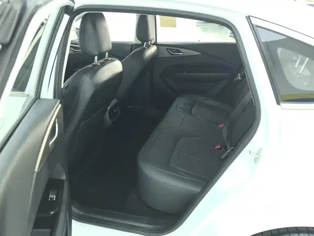 Wuling Starlight — Фото автомобиля 11