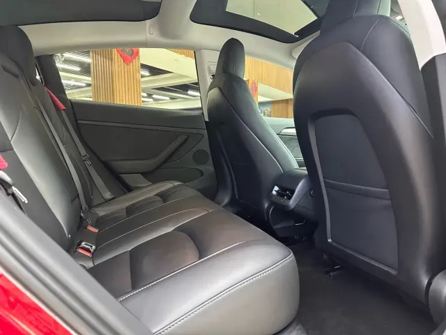 Tesla Model 3 — Фото автомобиля 14