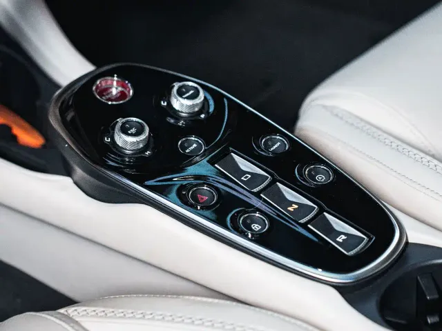 McLaren GT — Фото автомобиля 11
