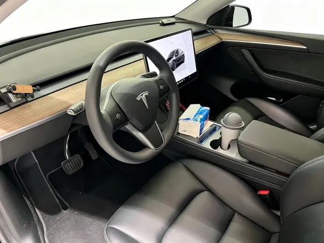 Tesla Model Y — Фото автомобиля 9