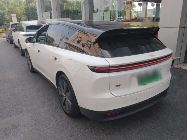 Li Auto i6 — Фото автомобиля 4