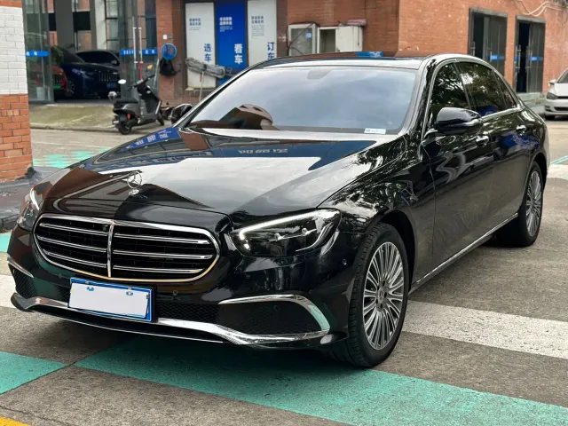 Фотография автомобиля — Mercedes-Benz E-Class