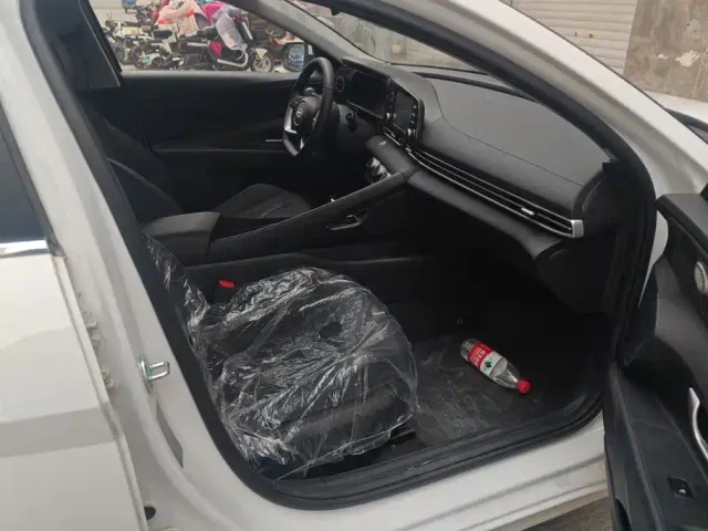 Hyundai Elantra — Фото автомобиля 8
