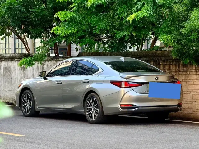 Lexus ES — Фото автомобиля 8