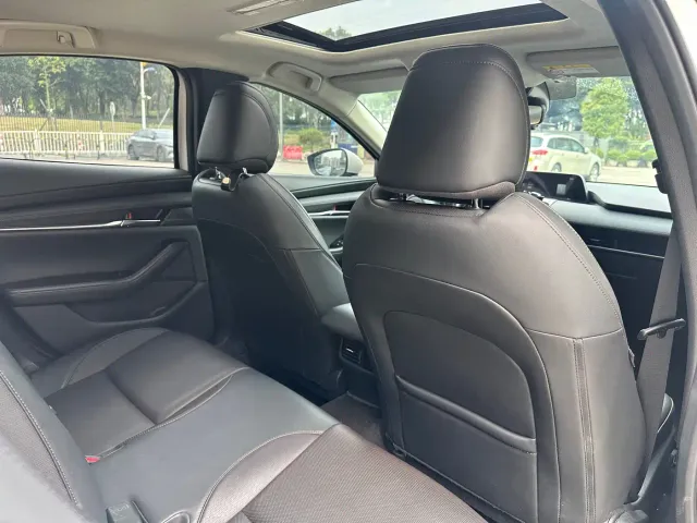 Mazda Axela — Фото автомобиля 28