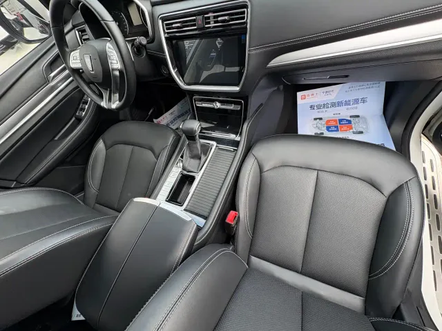 Roewe RX8 — Фото автомобиля 14