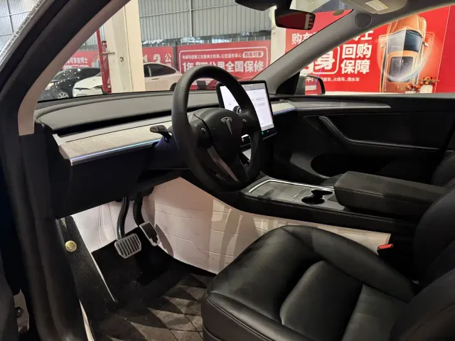 Tesla Model Y — Фото автомобиля 7