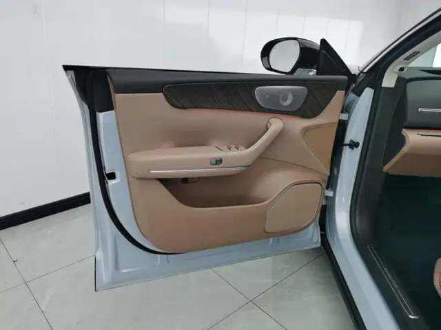 Leapmotor C11 — Фото автомобиля 7