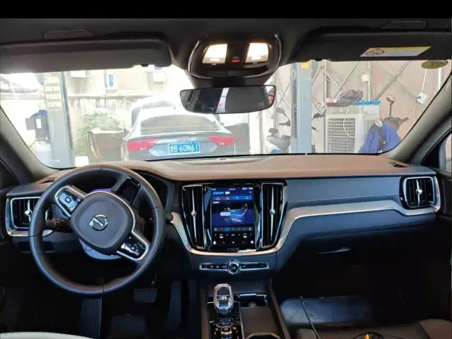 Volvo S60 — Фото автомобиля 5