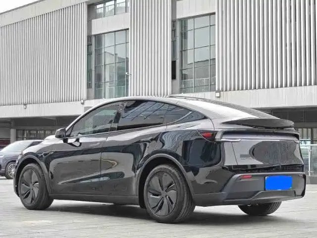 Tesla Model Y — Фото автомобиля 7
