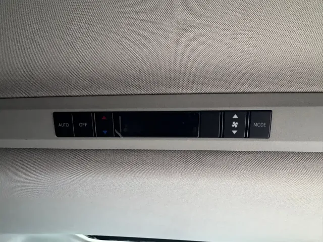 Toyota Granvia — Фото автомобиля 14