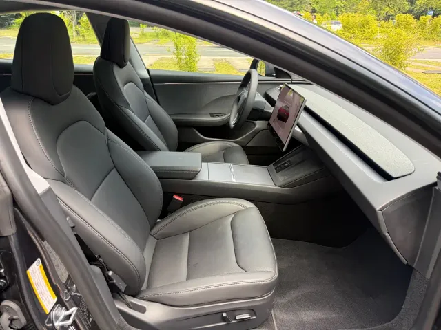 Tesla Model 3 — Фото автомобиля 14