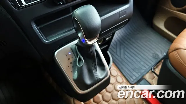 Hyundai Staria Staria 2WD автодом — Фото автомобиля 9