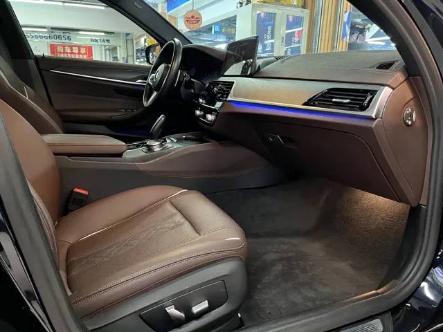 BMW 5 Series — Фото автомобиля 14