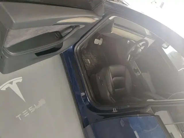Tesla Model Y 2021 Performance High-Performance AWD — Фото автомобиля 15