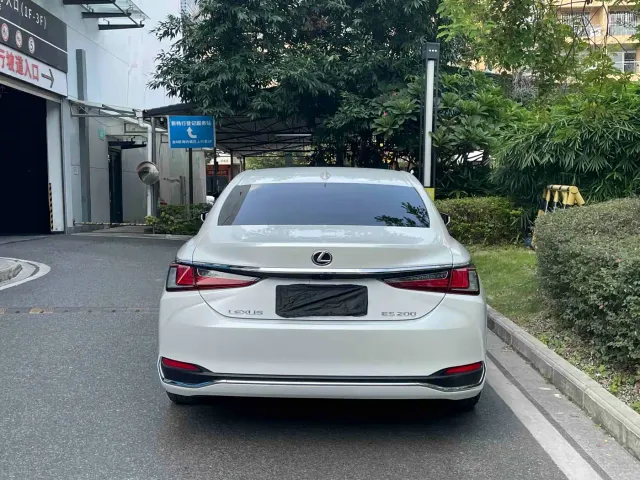 Lexus ES — Фото автомобиля 9
