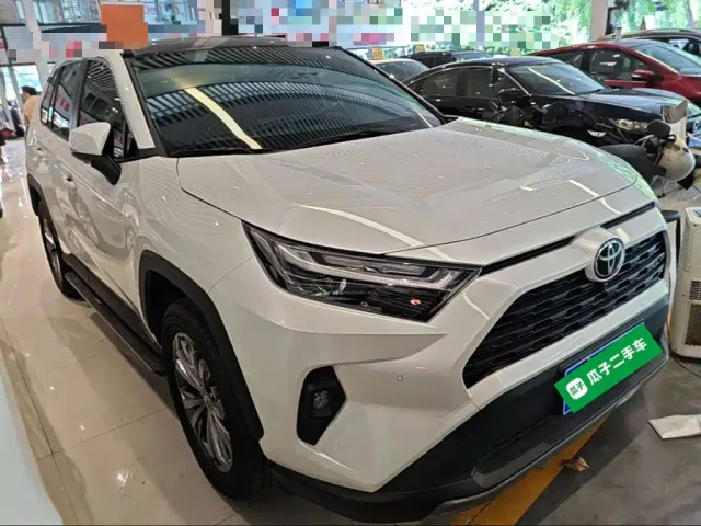Toyota RAV4 — Фото автомобиля 3