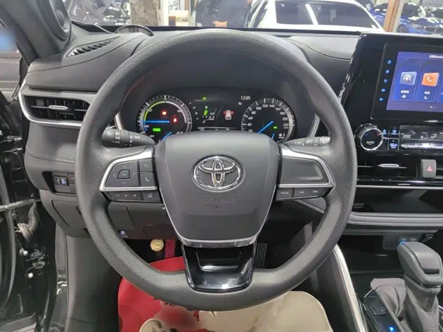 Toyota Highlander — Фото автомобиля 10