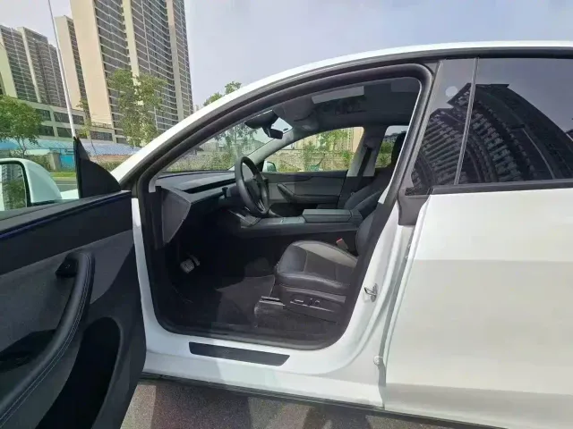 Tesla Model Y — Фото автомобиля 4
