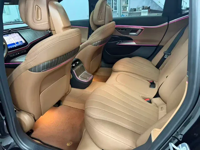 Mercedes-Benz E-Class — Фото автомобиля 6