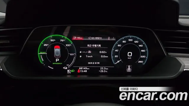 Audi e-tron — Фото автомобиля 6
