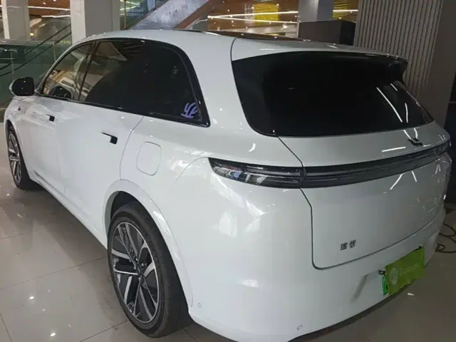 Li Auto L7 — Фото автомобиля 4