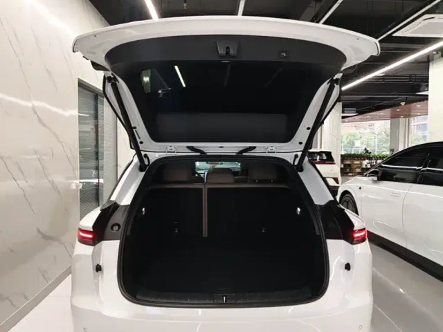 Li Auto i6 — Фото автомобиля 18