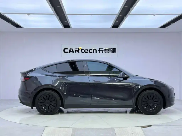 Tesla Model Y — Фото автомобиля 6
