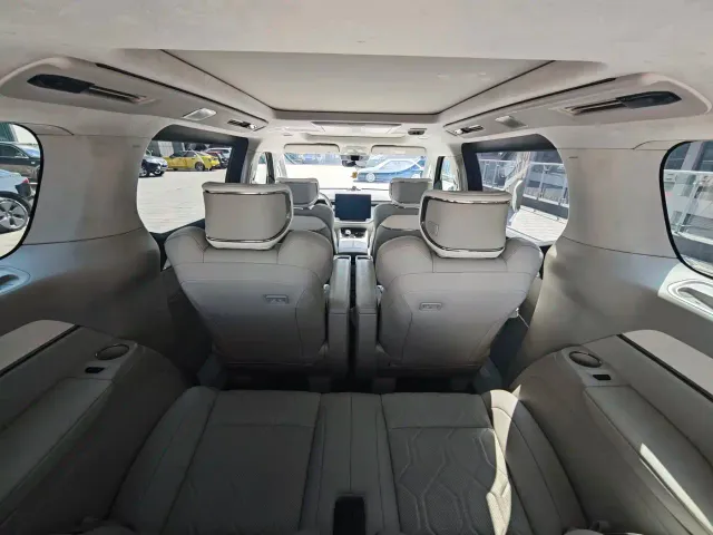 Volvo EM90 — Фото автомобиля 9