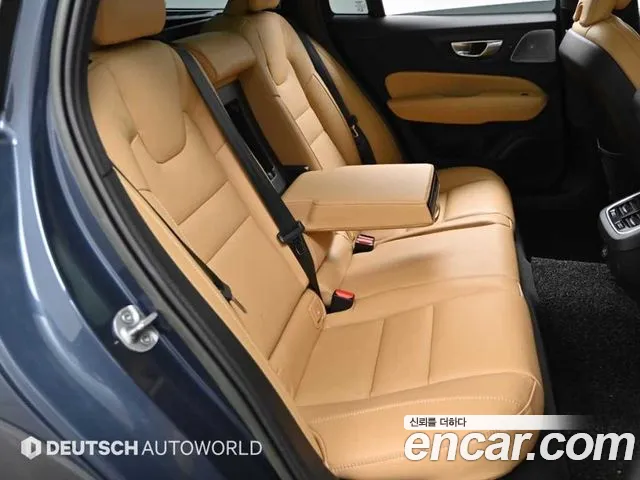Volvo V60 — Фото автомобиля 12