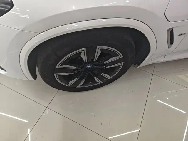 BMW iX3 — Фото автомобиля 22