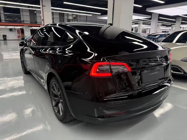 Tesla Model 3 — Фото автомобиля 11